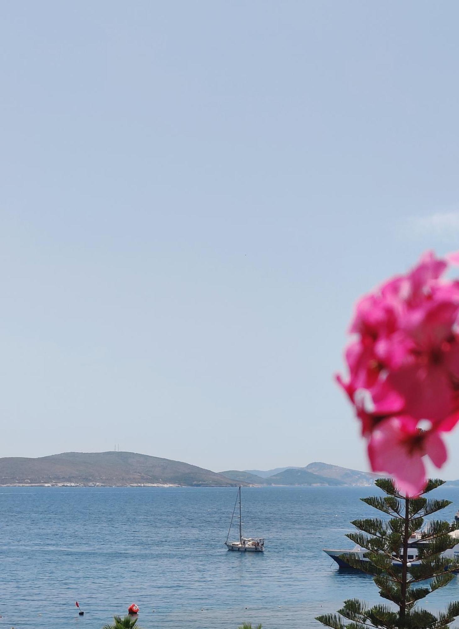 Villa Margarit Boutique Hotel Sarande Exterior photo