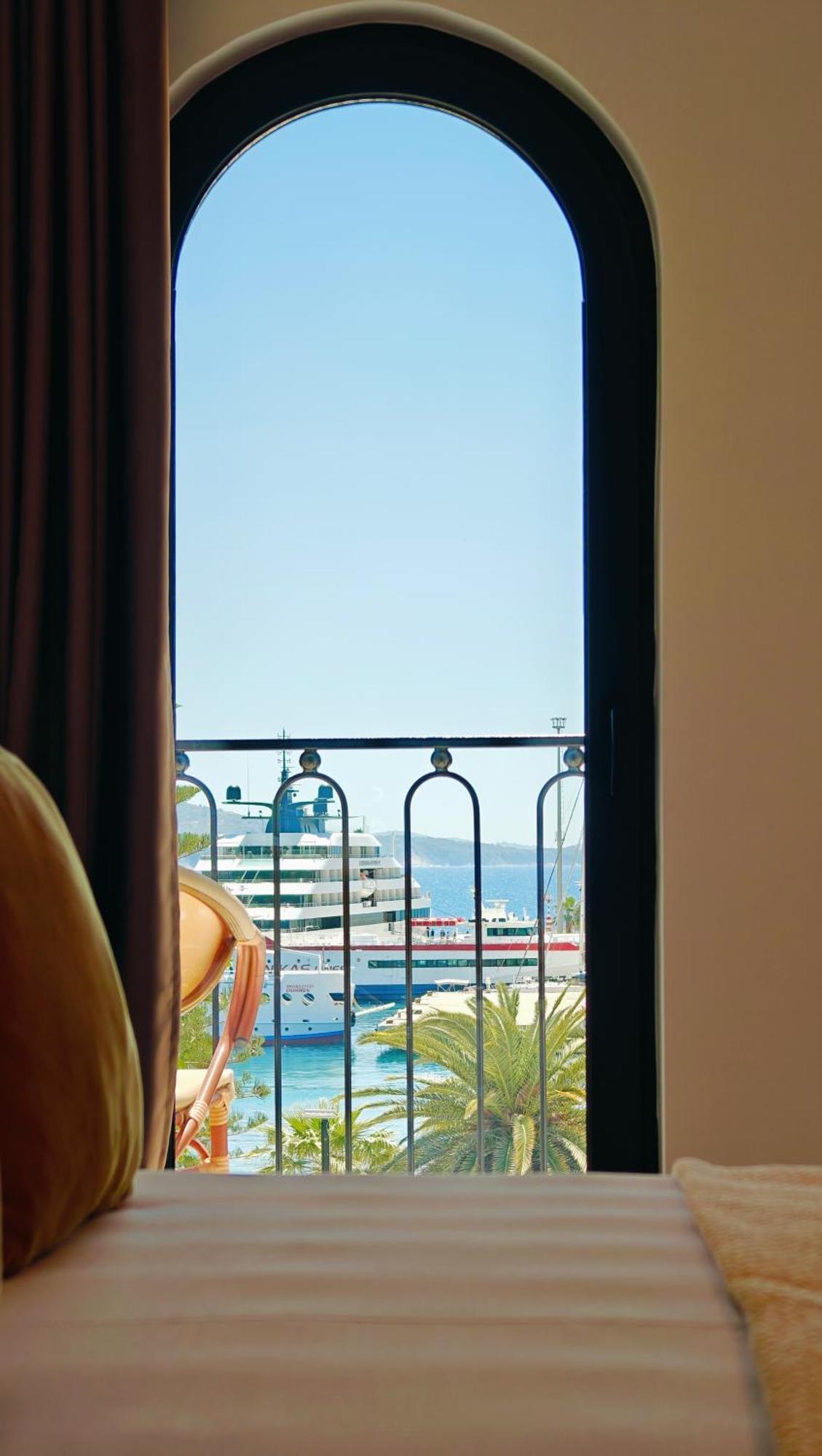 Villa Margarit Boutique Hotel Sarande Exterior photo